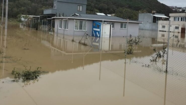 Bursa’da şiddetli yağış o köyü sular altında bıraktı! Vatandaşlar yardım istiyor