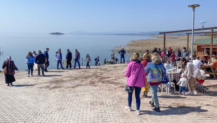 Bursalılar Avrupa Leylek Köyü’ne akın etti