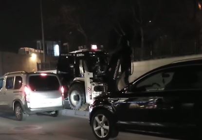 Bursa’da kepçe yolu kapattı! Trafik aksadı…