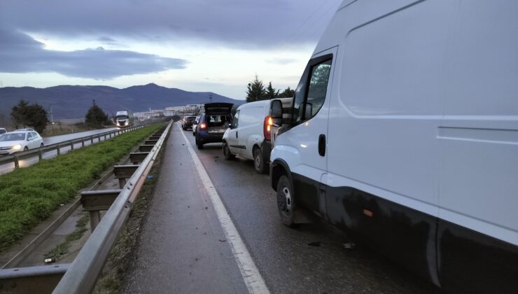 Bursa’da 5 araç birbirine girdi! 2 polis ölümden döndü