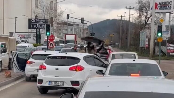 Bursa’da yol verme kavgalarında ortalık karıştı!