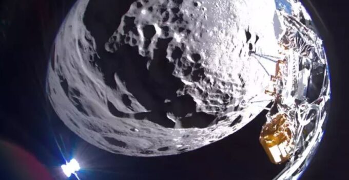50 yıl sonra Ay’a dönüş yarıda kesiliyor: “Odysseus” yan yattı