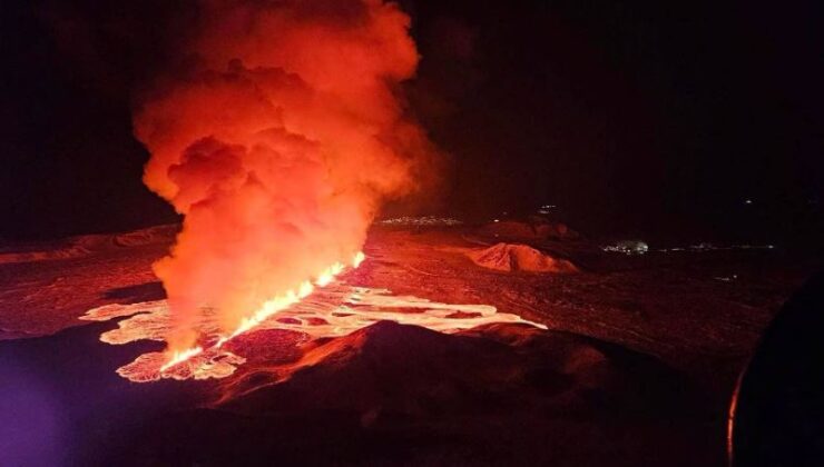 İzlanda yanardağı yeniden patladı!