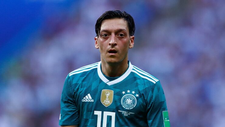 Mesut Özil milli formaya dönüyor