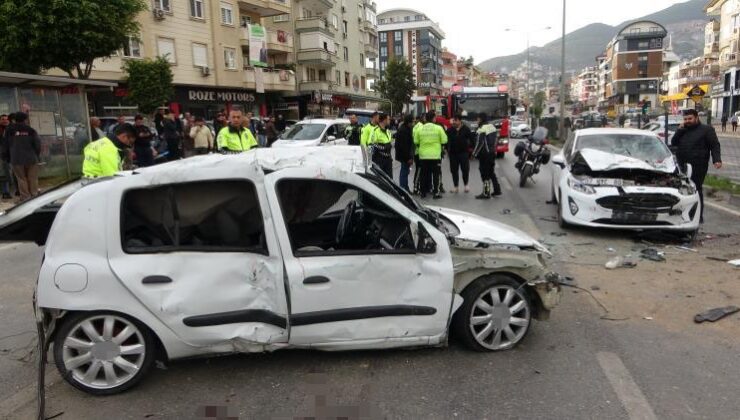 Korkunç kaza! İçinde bebek olan araçtan iki ceset çıktı…