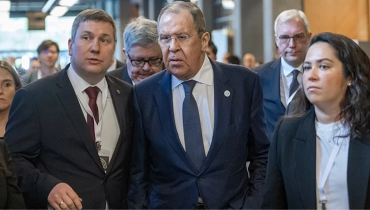 Rusya Dışişleri Bakanı Lavrov, Macron’un Ukrayna’ya asker gönderme açıklamasına güldü