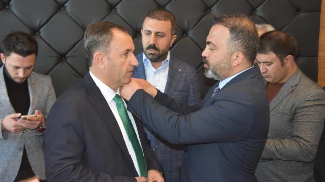 CHP’li Belediye Başkan adayı istifa edip AK Parti’ye katıldı