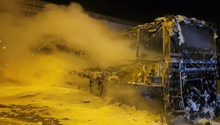 Bursa’da yolcu otobüsü alev alev yandı! Otobanda trafik felç oldu…