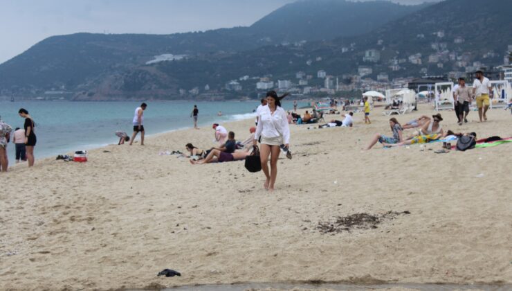 Vatandaşlar bayramın 3’üncü gününü plajda geçirdi