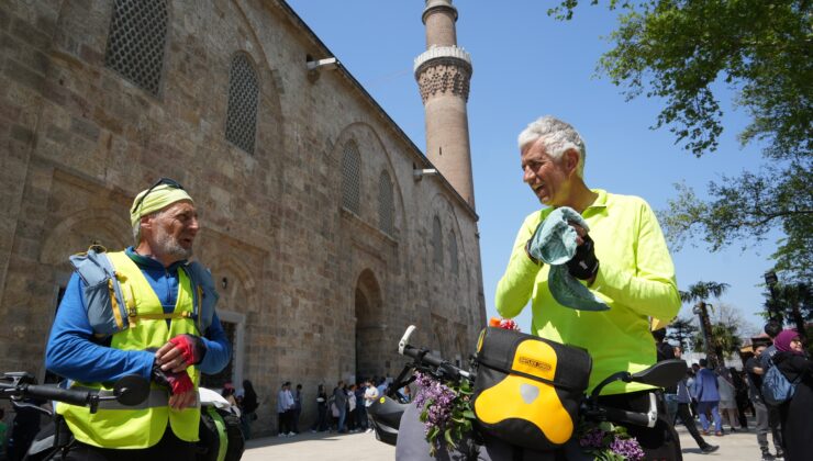 Üsküp’ten Mekke’ye pedal çeviren ikili, Bursa’da mola verdi