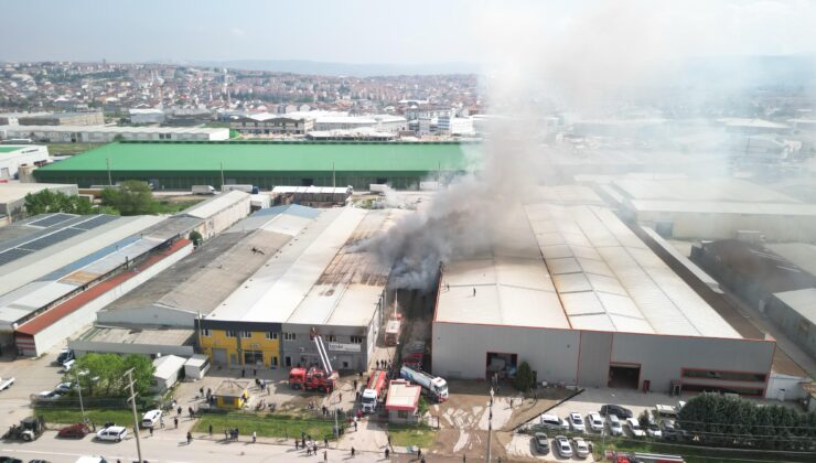 Bursa’da yanan sandalye fabrikası havadan görüntülendi!