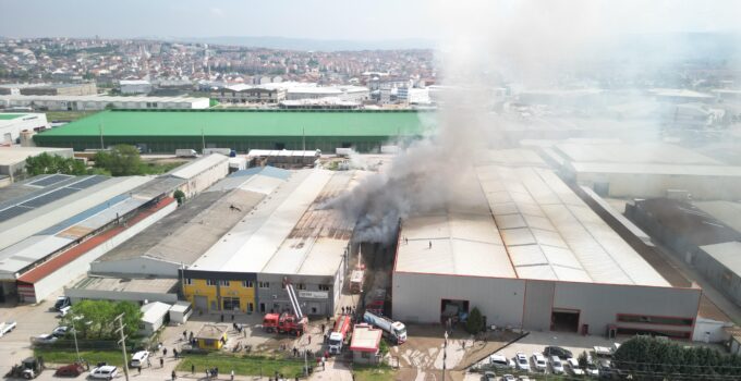 Bursa’daki fabrika yangını söndürüldü!