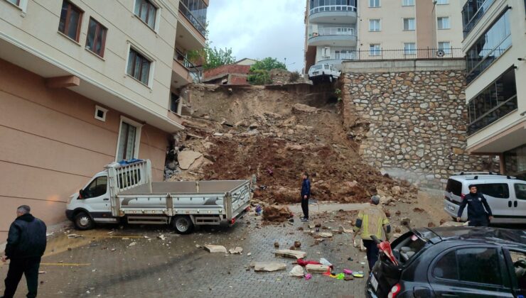 Bursa’da istinat duvarı apartmanın üzerine çöktü