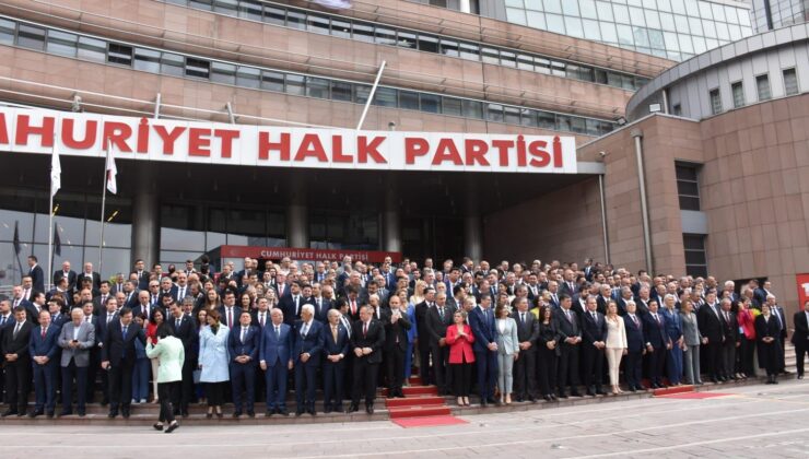 Bursa’da CHP’den seçilen başkanlar Yerel Yönetimler Çalıştayı’na katıldı