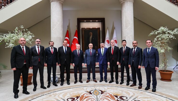 Mazbatalarını alan başkanlar, Vali Mahmut Demirtaş’ı ziyaret etti