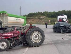 Bursa’da traktör ile otomobil çarpıştı!