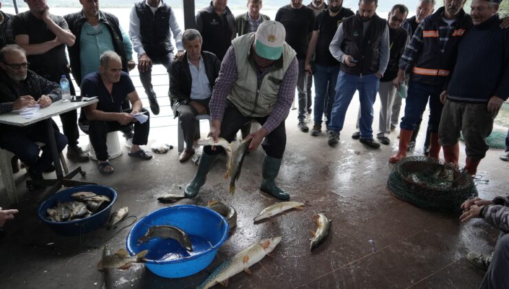 Tarihi Gölyazı’da 100 yıllık balık mezadı