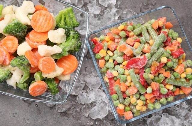 Besin değerleri düşüyor mu: Dondurulmuş ve konserve meyve sebzeler sağlıklı mı?
