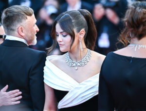 Selena Gomez Cannes Film Festivali’nde filmiyle 9 dakika ayakta alkışlandı