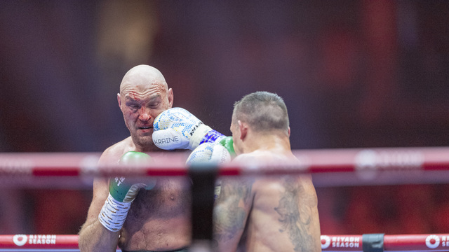 Oleksandr Usyk, Tyson Fury’yi yenerek ağır sıklet boks şampiyonu oldu!