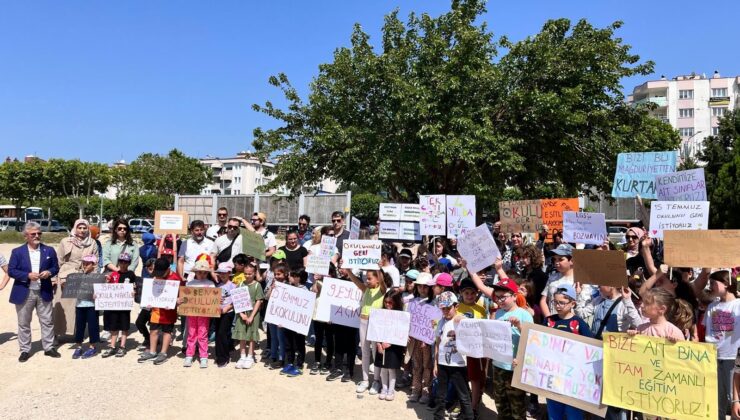 Bursa’da deprem tedbirleri gereğince tahliye edilen okula bir yıldır çivi dahi çakılmadı