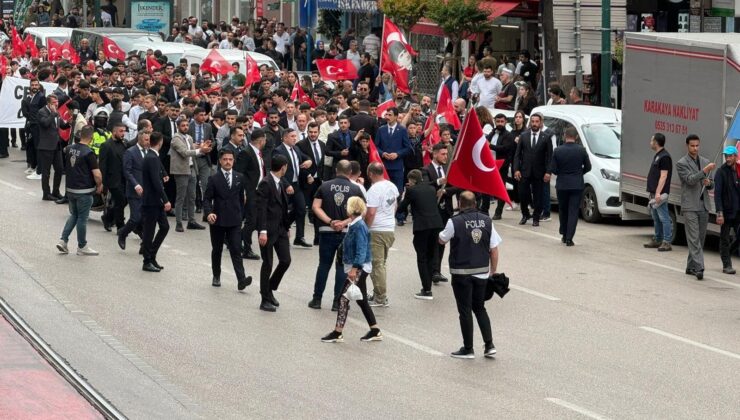 Bursa Ülkü Ocaklarından 19 Mayıs yürüyüşü