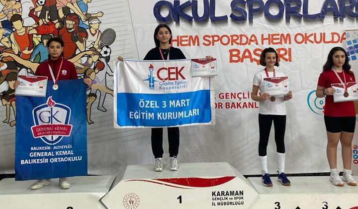 3 Mart Eğitim Kurumları öğrencisi Ada Küfeciler, Türkiye Eskrim şampiyonu oldu