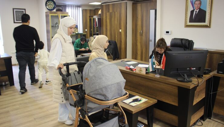 Özbekistan vatandaşları sandık başına gitti